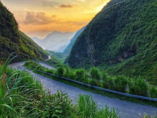Những cung đường cua tay áo của đèo Pha Đin