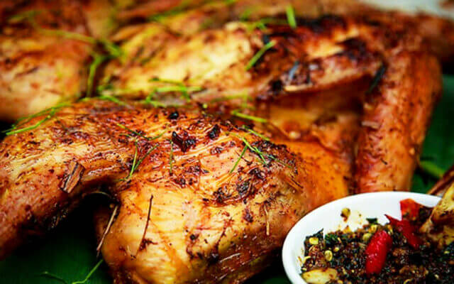 Cáy pỉnh – món gà nướng mắc khén độc đáo.