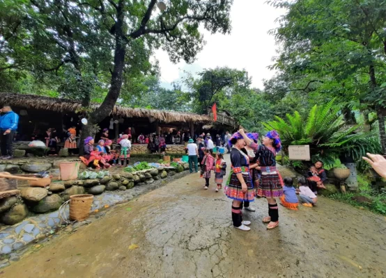 Chợ phiên Sin Suối Hồ