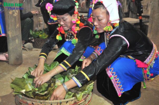Chuẩn bị cho lễ mừng cơm mới của người Si La