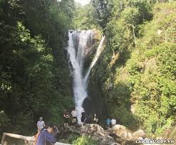 Một thác nước ở Sin Suối Hồ