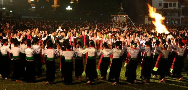 Xòe Thái - một trong những hoạt động tại Lễ hội Xên Mường
