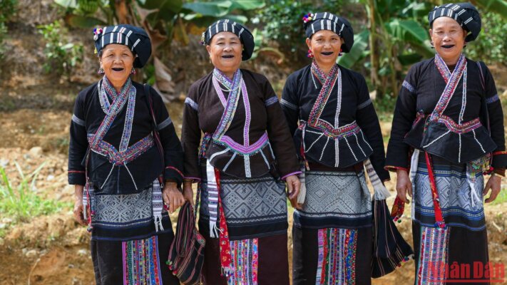 Nghề dệt thổ cẩm của người Lự - Du lịch văn hóa Lai Châu