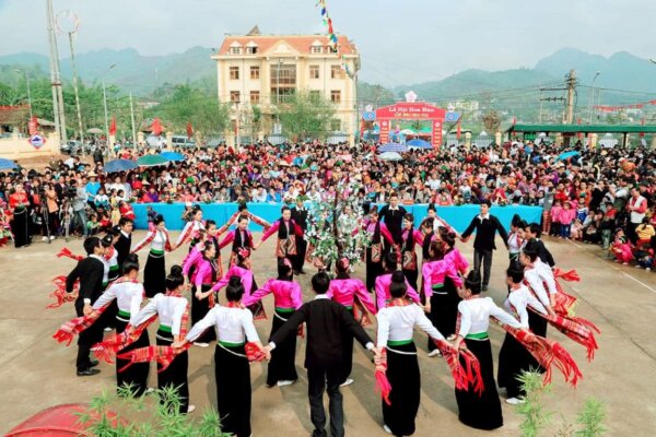 Điệu Xòe Thái - Nét đặc trưng văn hóa dân tộc ở Mường Tè - Lai Châu
