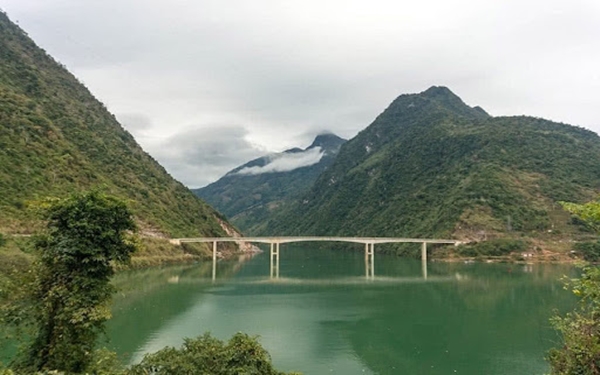 Địa điểm chụp ảnh đẹp ở Điện Biên: Cầu Hang Tôm Địa điểm chụp ảnh đẹp ở Điện Biên: Cầu Hang Tôm