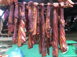 Lợn bản Tây Bắc treo gác bếp