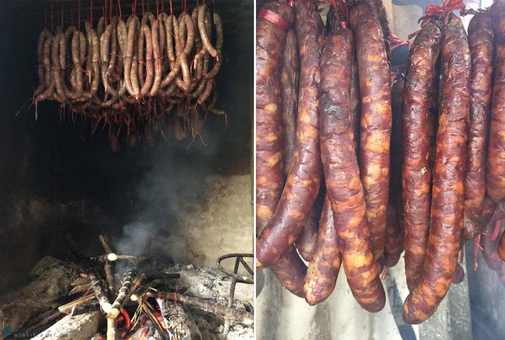 Hun khói là 1 bước quan trọng trong cách chế biến lạp xưởng gác bếp