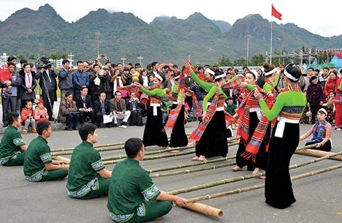 Lễ hội dân tộc Thái: Xên bản xên mường Lễ hội dân tộc Thái: Xên bản xên mường