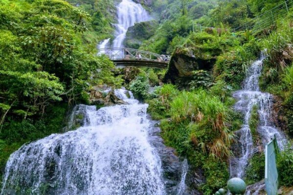Du lịch Tây Bắc tháng 4: Thác Bạc Du lịch Tây Bắc tháng 4: Thác Bạc