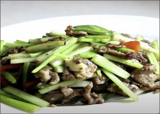 thịt lợn gác bếp xào gì ngon