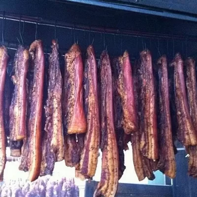 làm thịt heo gác bếp