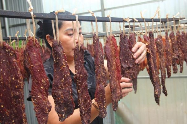 Cách bảo quản thịt lợn gác bếp Cách bảo quản thịt lợn gác bếp