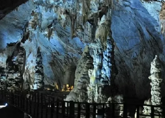 động Tiên Phi Hòa Bình