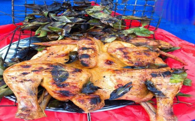 cách làm gà nướng lá mắc mật