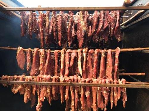 Cách chế biến thịt trâu gác bếp Điện Biên Cách chế biến thịt trâu gác bếp Điện Biên