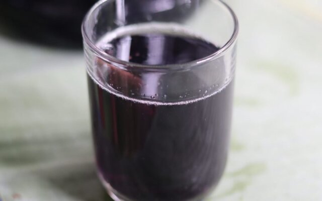 Mách bạn cách ngâm rượu ba kích tươi Mách bạn cách ngâm rượu ba kích tươi