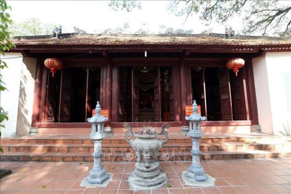 Đền thờ Hoàng Công Chất trong khu vực Thành Bản Phủ