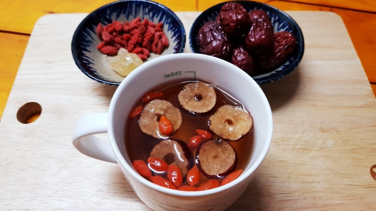 Đun nước táo đỏ kỷ tử