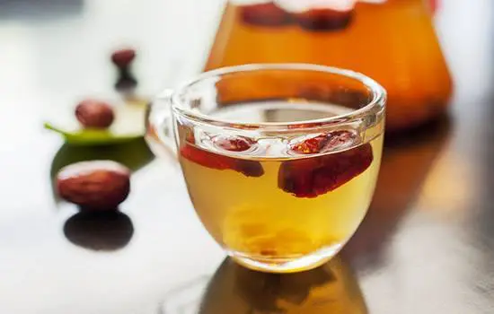 Táo đỏ kỷ tử ngâm rượu: Thần dược bồi bổ sức khỏe Táo đỏ kỷ tử ngâm rượu: Thần dược bồi bổ sức khỏe