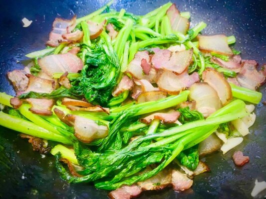 Thịt ba chỉ gác bếp xào rau cải Thịt ba chỉ gác bếp xào rau cải