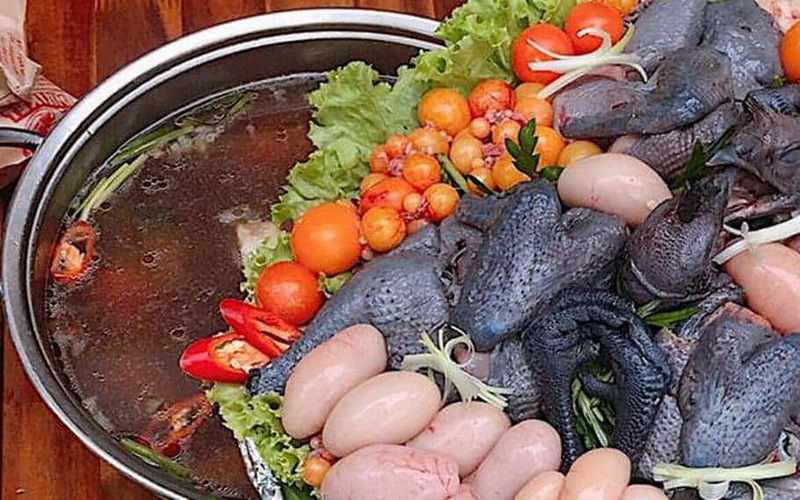 Lẩu gà đen Sapa