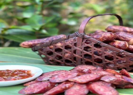 cách ăn lạp xưởng Tây Bắc