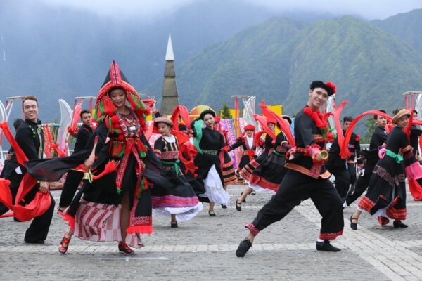 Lễ hội truyền thống của người Mông Lễ hội truyền thống của người Mông