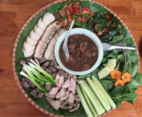5 món ăn trong âm thực Tây Bắc dùng bằng mẹt