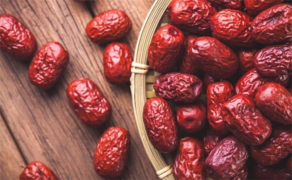 Cách ngâm rượu táo đỏ kỷ tử Cách ngâm rượu táo đỏ kỷ tử