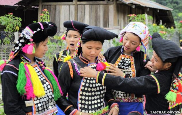 Trang phục dân tộc Tây Bắc