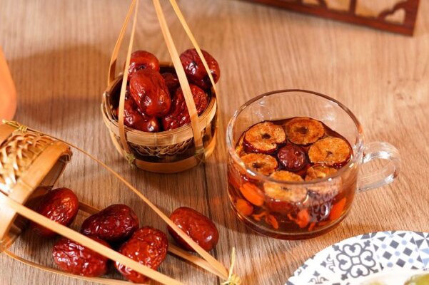 Cách ngâm rượu táo đỏ kỷ tử Cách ngâm rượu táo đỏ kỷ tử