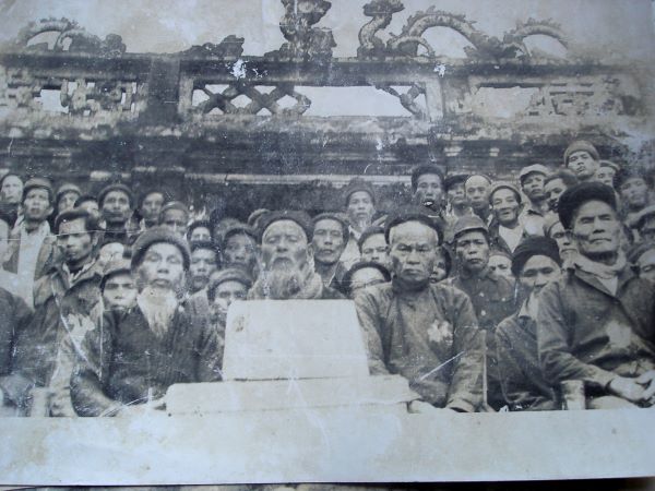 Hai làng gặp nhau nhân dịp kỷ niệm 400 năm kết nghĩa ( 1594-1994)