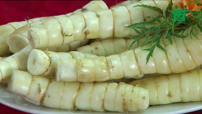 Củ dong làm miến,