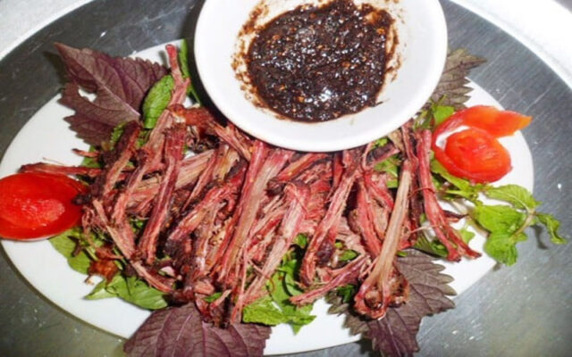 Cách làm thịt trâu gác bếp ngon chuẩn vị tại nhà