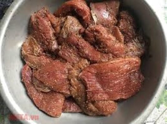Cách làm thịt lợn gác bếp bằng nồi chiên không dầu