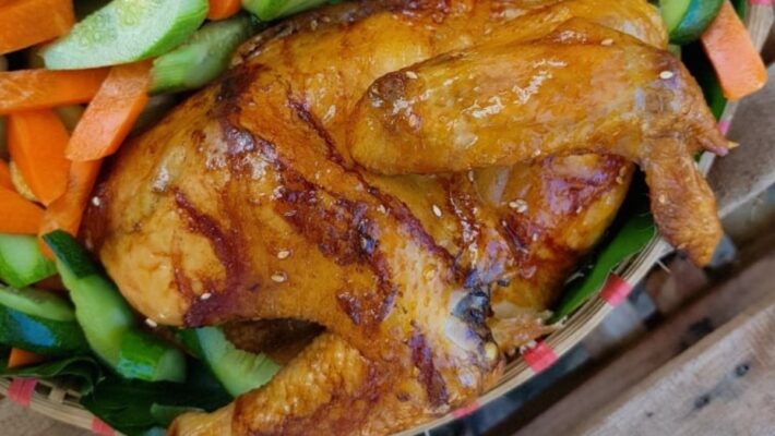 Gà nướng lá mắc mật