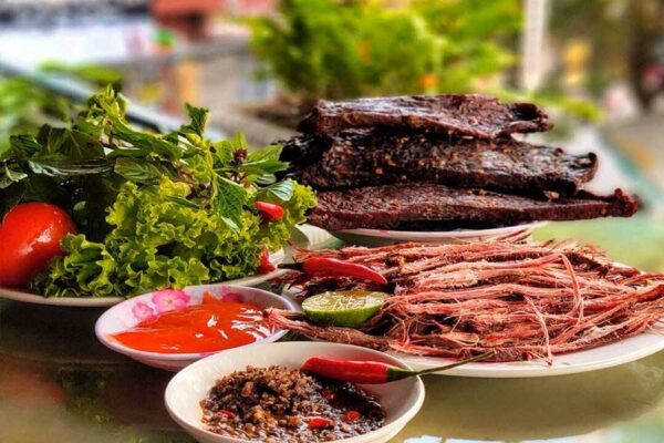 Ngon khó cưỡng thịt trâu gác bếp Điện Biên