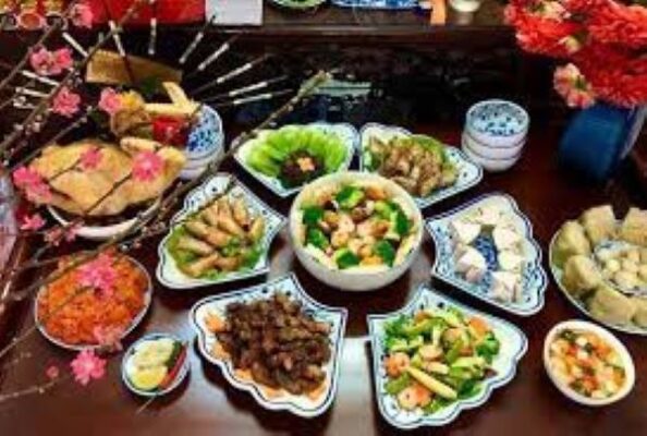 Mâm cơm cũng giao thừa