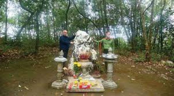 Hòn đá trắng Mường Tè