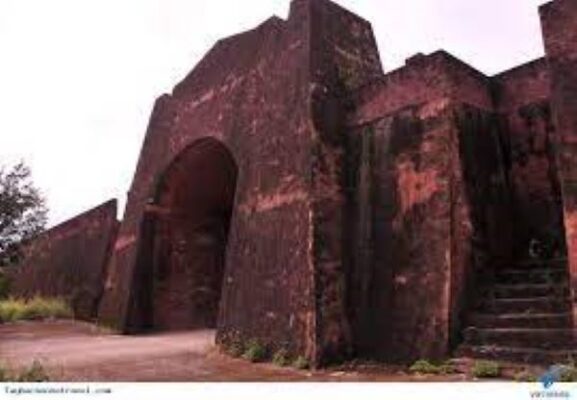 Di tích lịch sử thành Bản Phủ và đền thờ Hoàng Công Chất