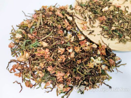 Ai nên dùng trà sơn mật hồng sâm