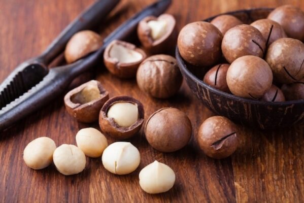 Những ai không nên ăn hạt mắc ca