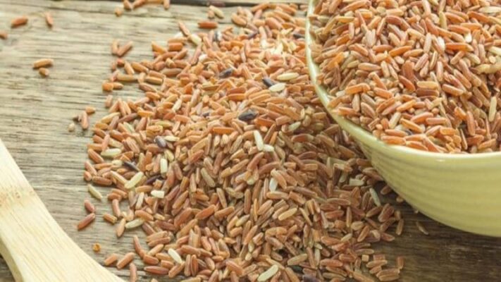 Ăn gạo lứt thường xuyên có tốt không?. Gạo lứt là một loại ngũ cốc nguyên hạt được biết đến với những lợi ích sức khỏe đặc biệt.