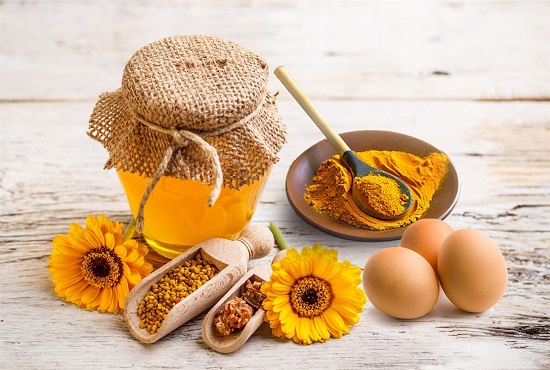 So sánh tinh bột nghệ đỏ và tinh bột nghệ vàng