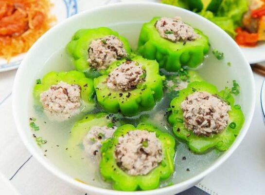 Những ai không nên ăn khổ qua rừng. Khổ qua rừng là một loại thực phẩm phổ biến. Với hương vị đặc trưng và công dụng tuyệt vời, khổ qua rừng đã trở thành một trong những loại rau quả được ưa chuộng nhất trong các món ăn hàng ngày.