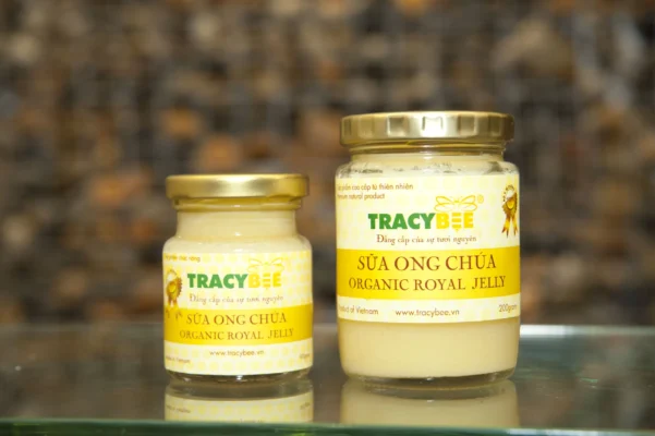 Tác dụng của sữa ong chúa trong làm đẹp . Sữa ong chúa là một loại thực phẩm quý hiếm được coi là "thần dược" trong làm đẹp.