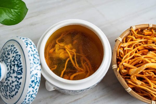 Công dụng của mật ong và đông trùng hạ thảo