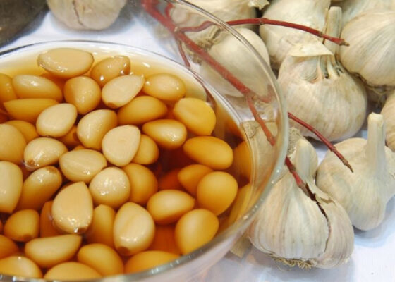 Tỏi ngâm mật ong uống khi nào là tốt nhất