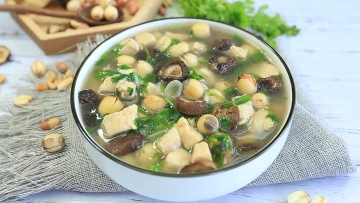 Cách nấu canh gà hạt sen và gà hầm hạt sen
