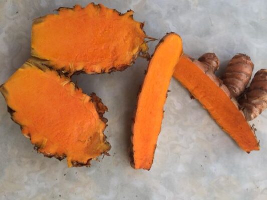 Cách nhận biết củ nghệ đỏ tươi